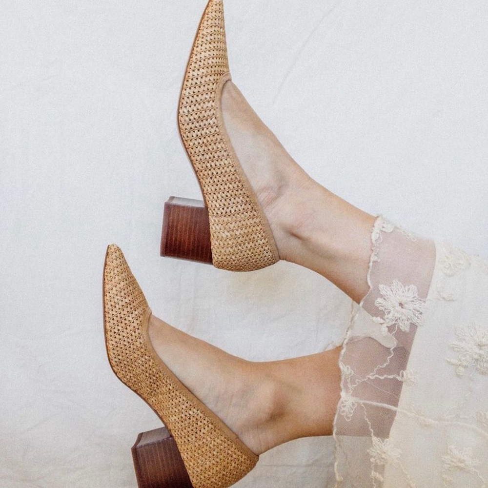 Vince Camuto Shelsey Boho Straw Raffia Upper Pointed Toe Pumps Size 9.5
